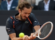 开云体育官网-包含法网鏖战年终总决赛，梅德韦杰夫高光表现的词条