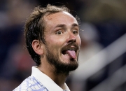 开云官方app入口-包含美网鏖战戴维斯杯，梅德韦杰夫扛起全队的词条