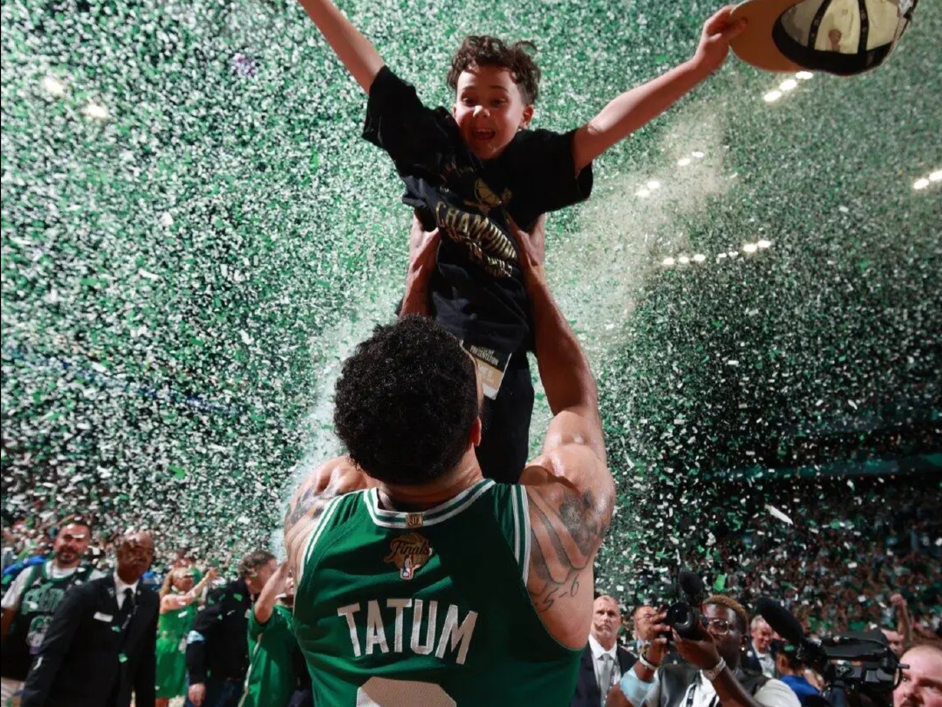 关于希腊男篮轻取雄鹿B队，塔图姆统治全场的信息