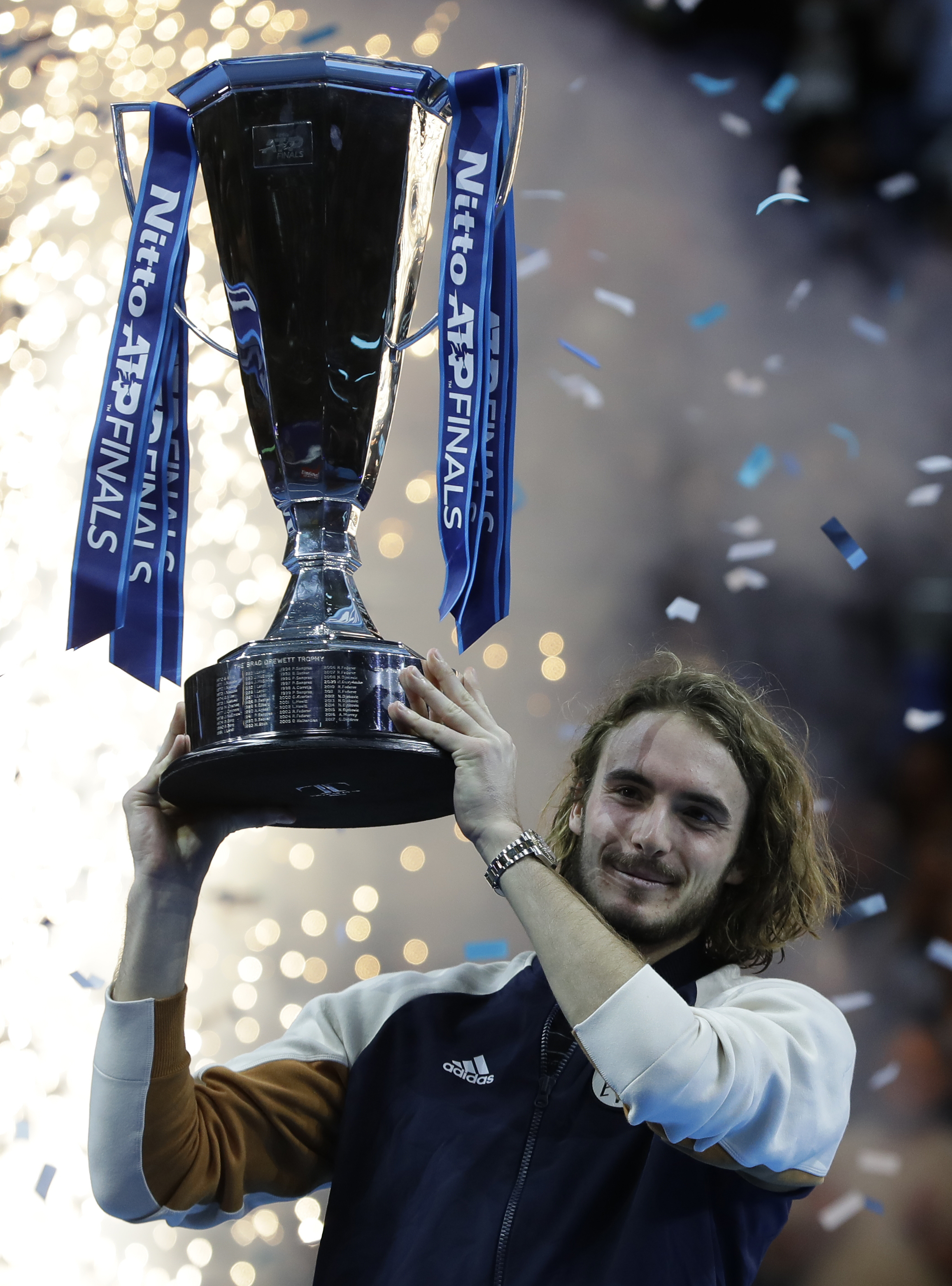 日本网球队险胜意大利网球队，西西帕斯关键制胜的简单介绍