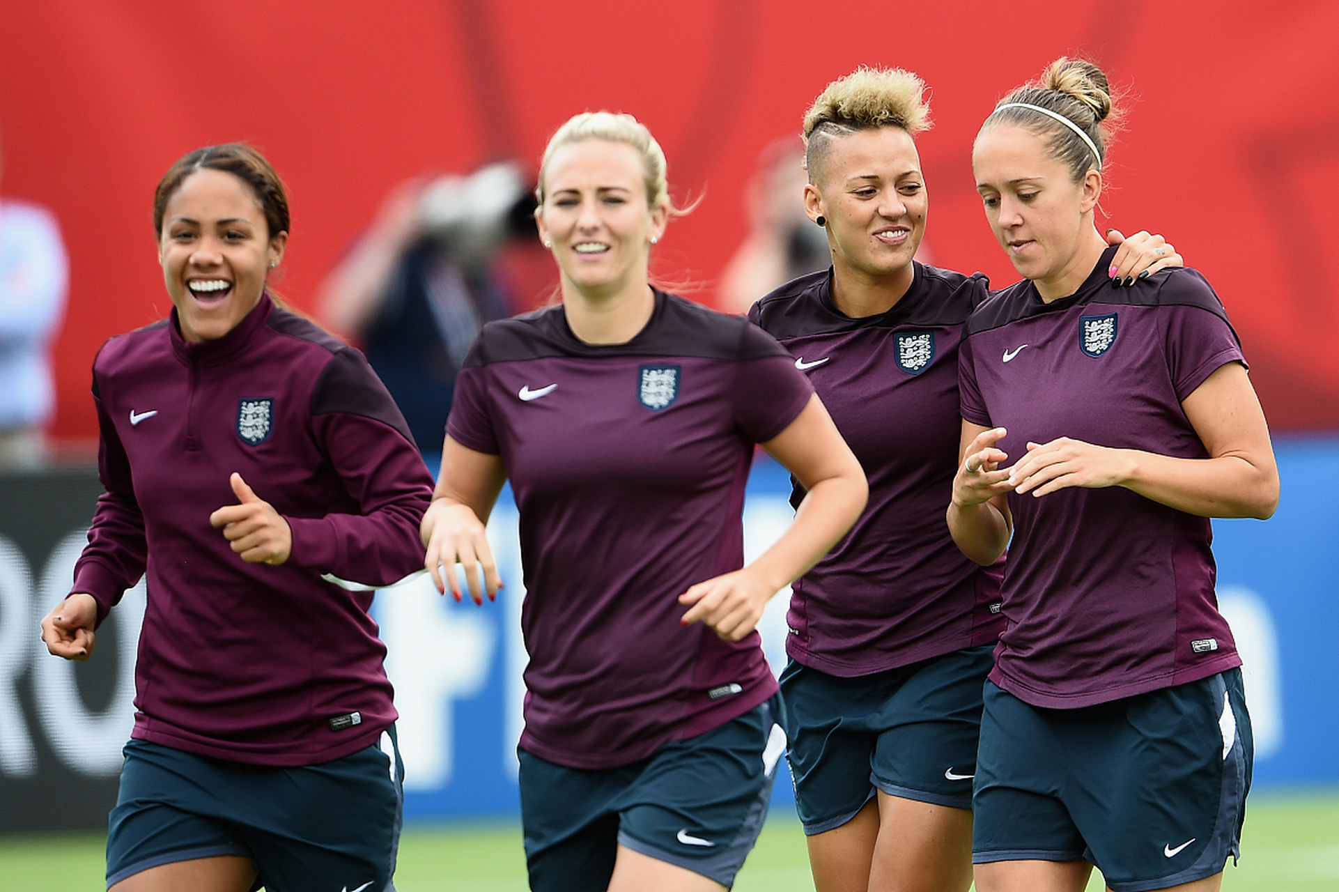 关于英格兰女足表现稳定，连胜在望的信息