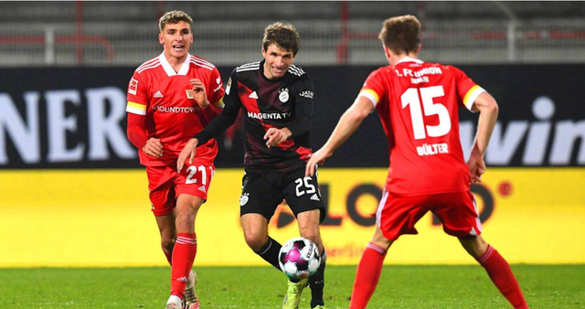 包含沃尔夫斯堡坐镇主场不敌柏林赫塔的词条