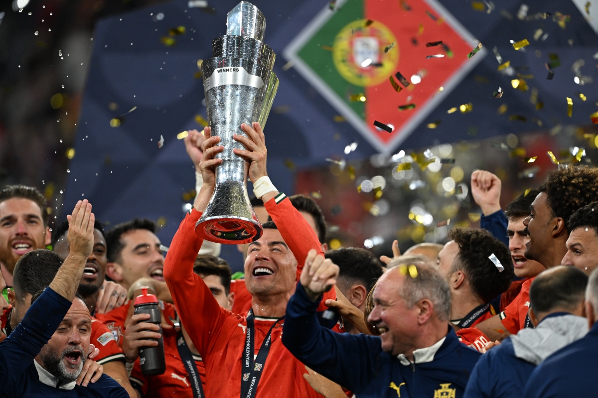 包含激情澎湃！世界各地的足球队将一决高下的词条