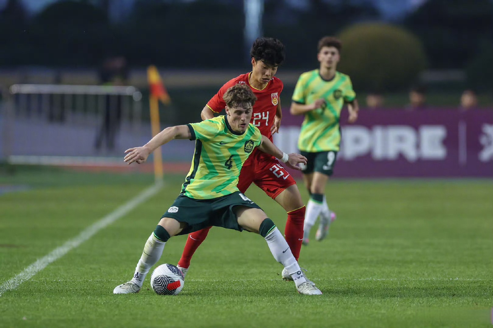 欧洲足球大赛上，中国队斩获佳绩