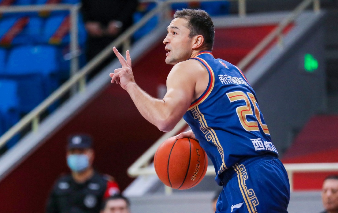 广州富力势如破竹，连胜助球队走上正轨，追赶前列的简单介绍