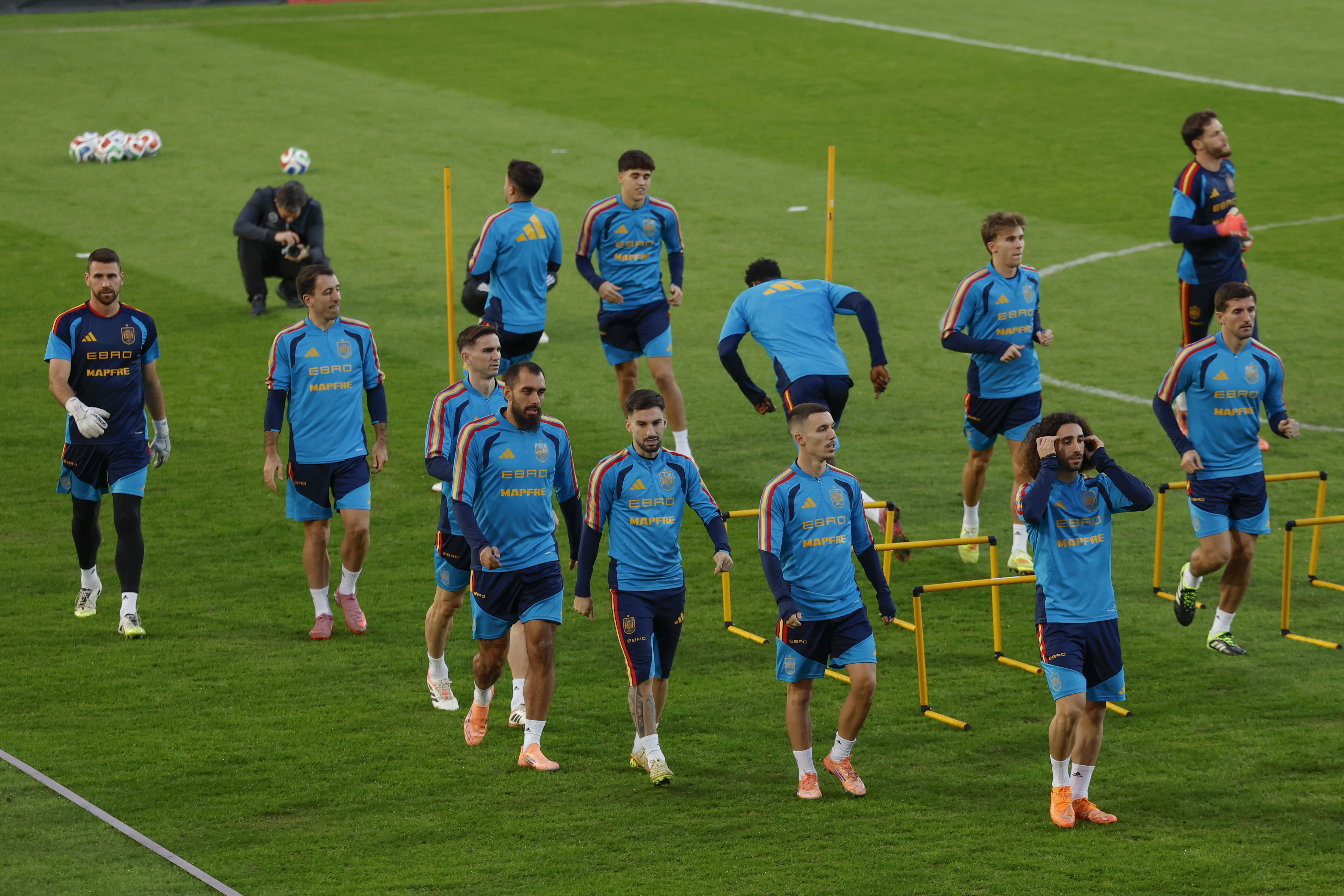 西班牙队欧洲预选赛火热开局，挺进决赛成为热门的简单介绍