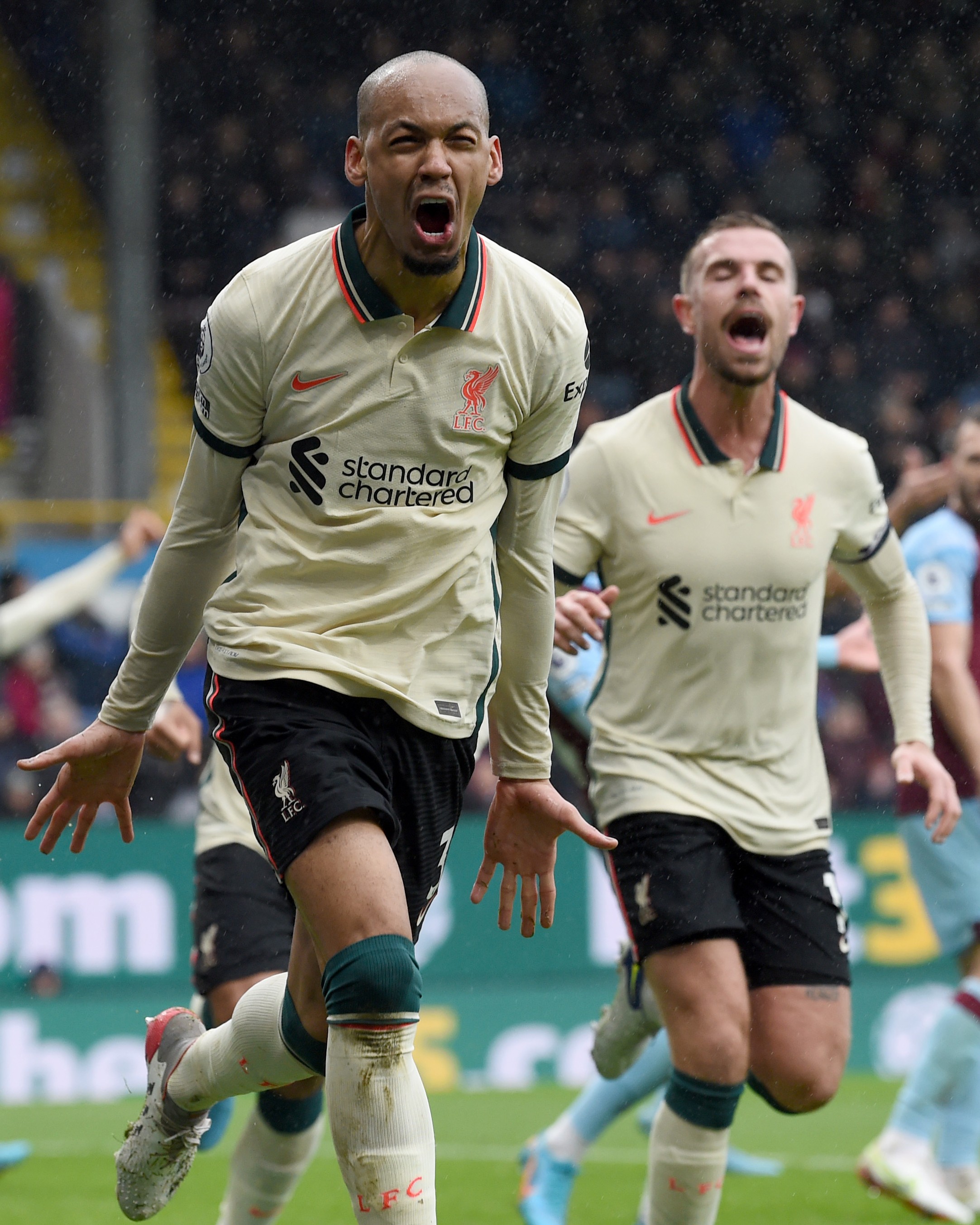 包含马赛轻取乌拉圭，法比尼奥高光表现的词条