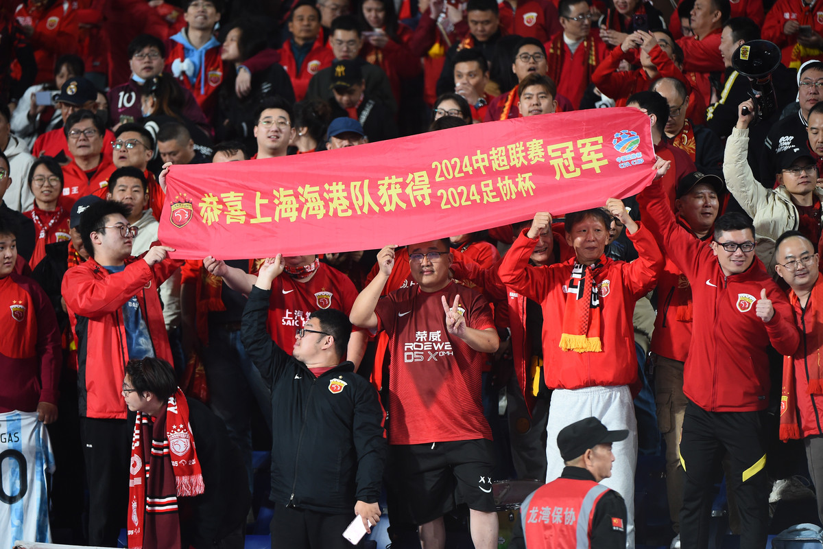 亚冠比赛中，中国足球队再次斩获胜利