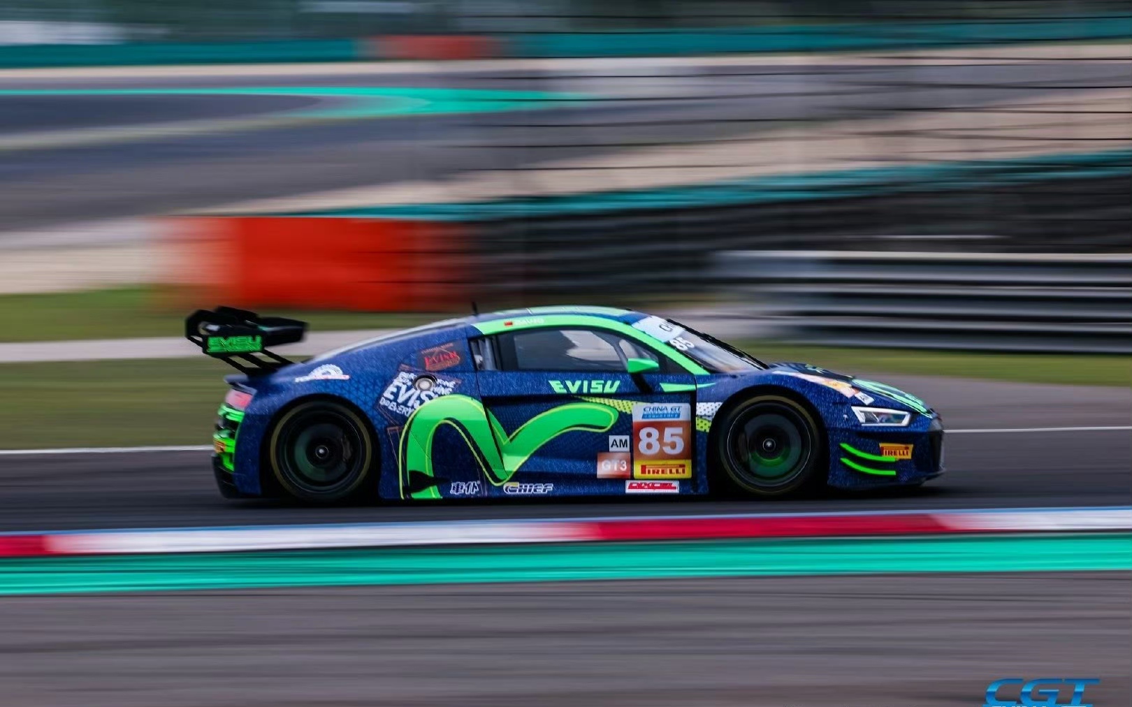 包含阿斯顿马丁力克红牛车队，拉塞尔状态火热的词条