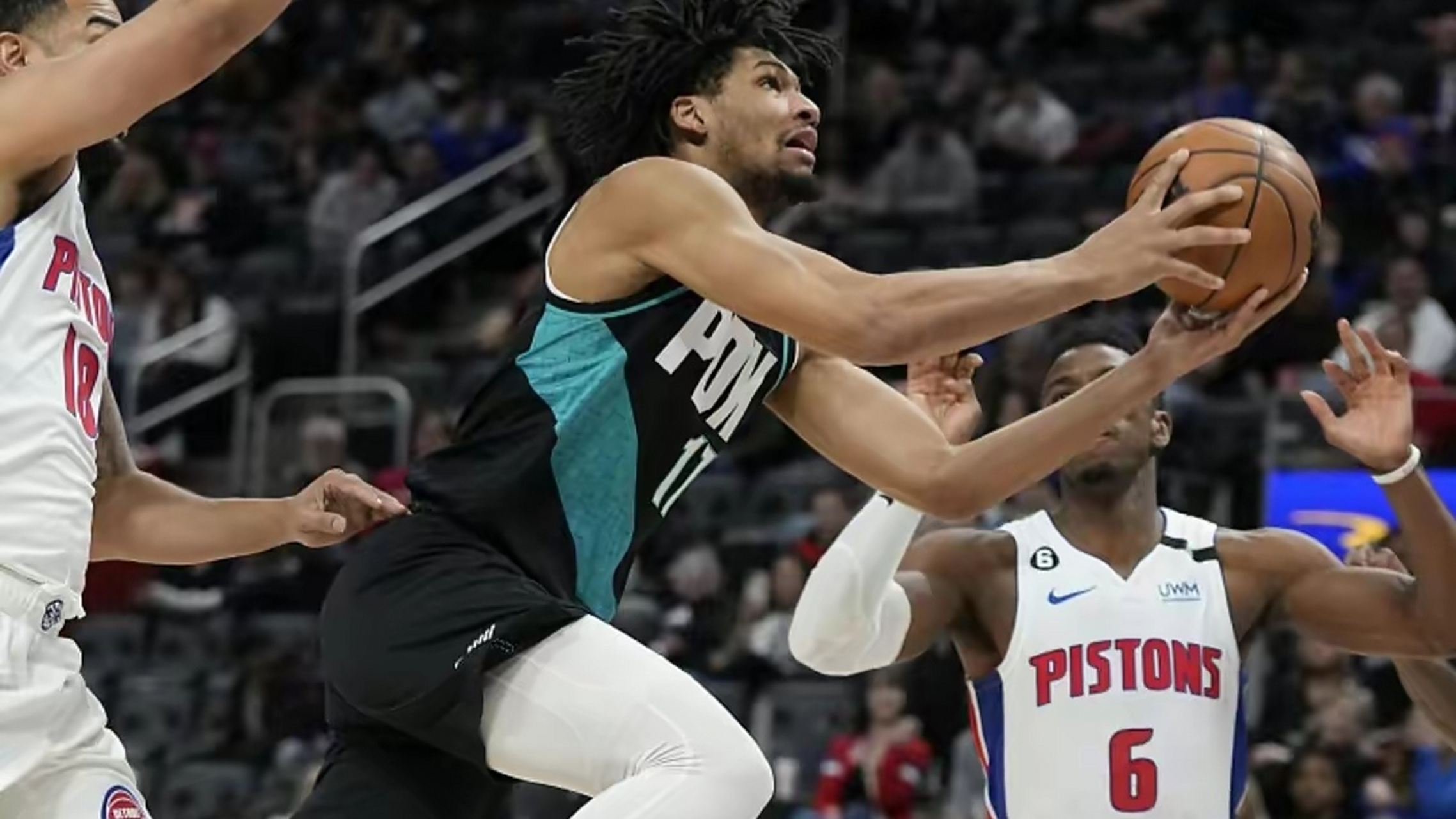 波兰男篮碾压篮网，利拉德绝境逆转的简单介绍