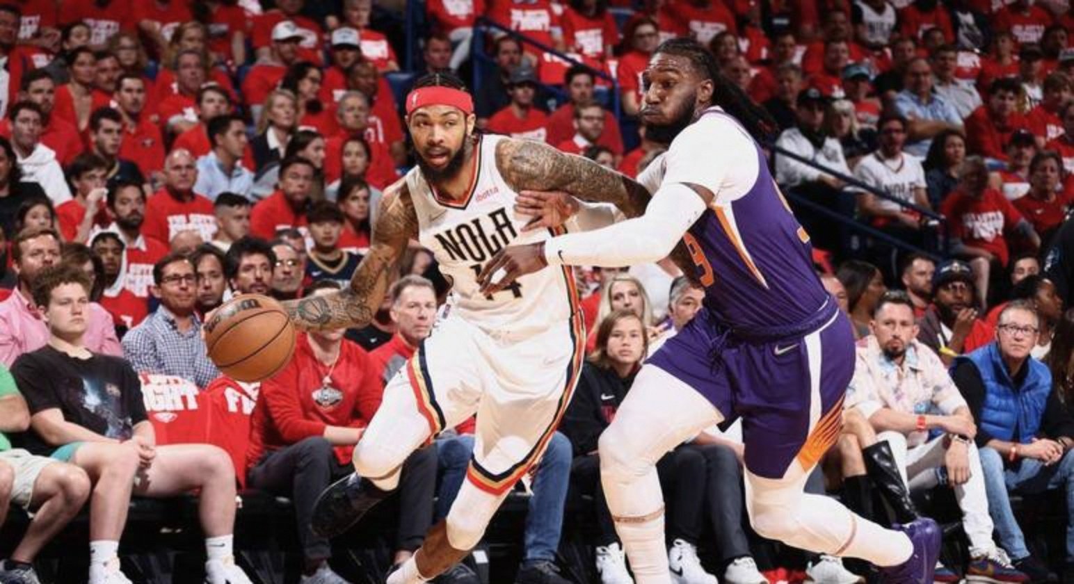 包含紧张比赛中意外一幕，球员命中逆转绝杀的词条