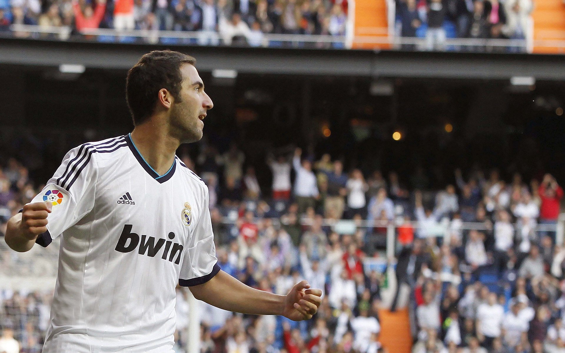 赛道与球场，当F1争冠之夜遇见浓眉的攻防艺术