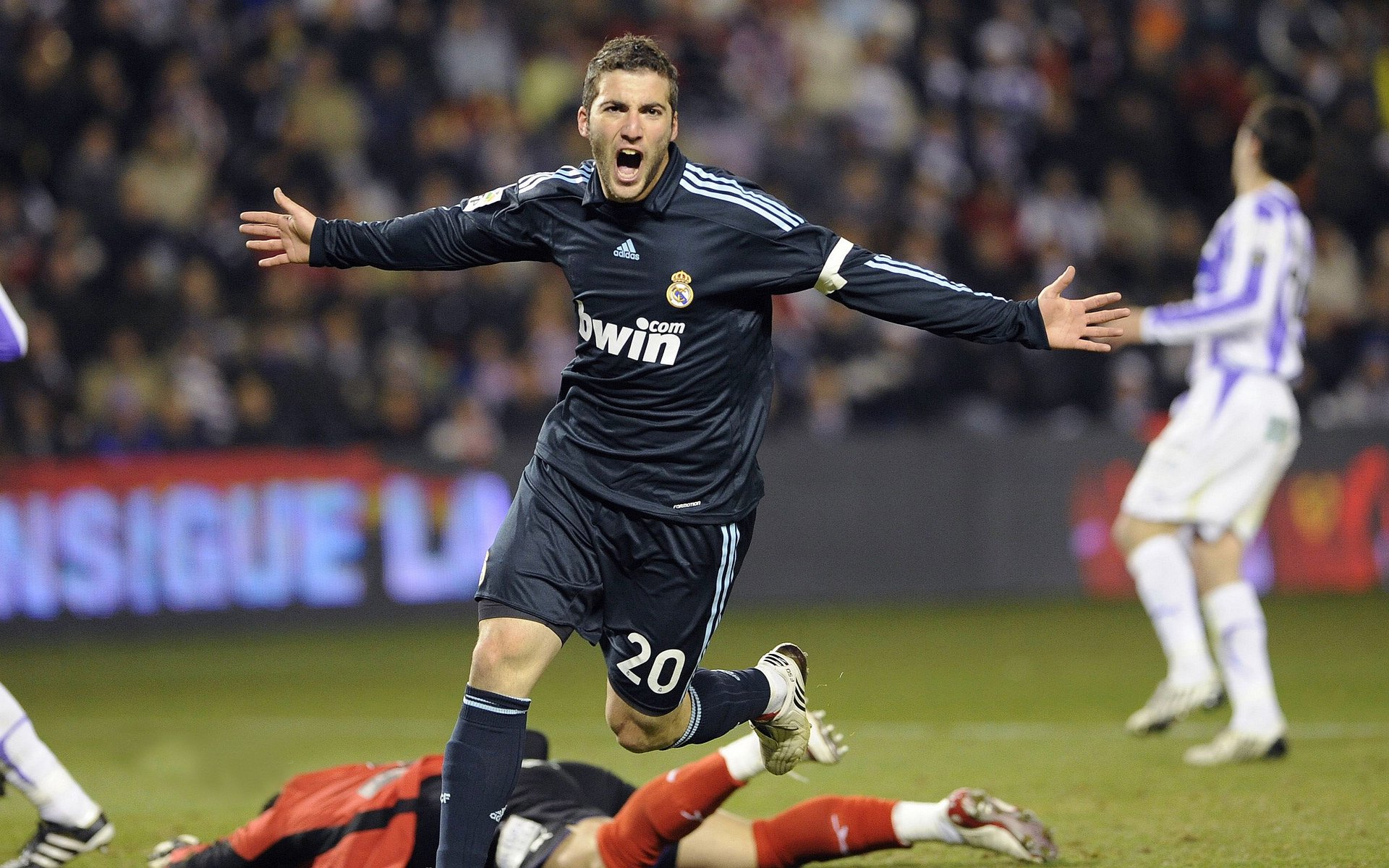 德甲争冠战之夜,约基奇关键进球定乾坤