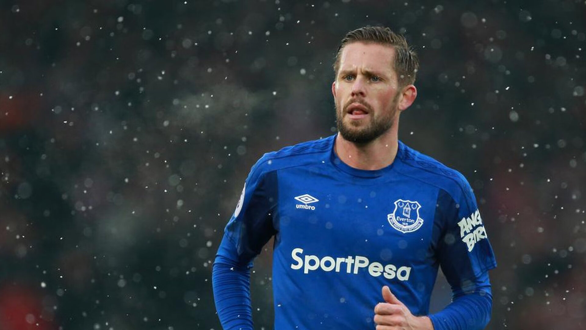 伦纳德完美演绎攻防艺术,辽宁轻取爵士展冠军相