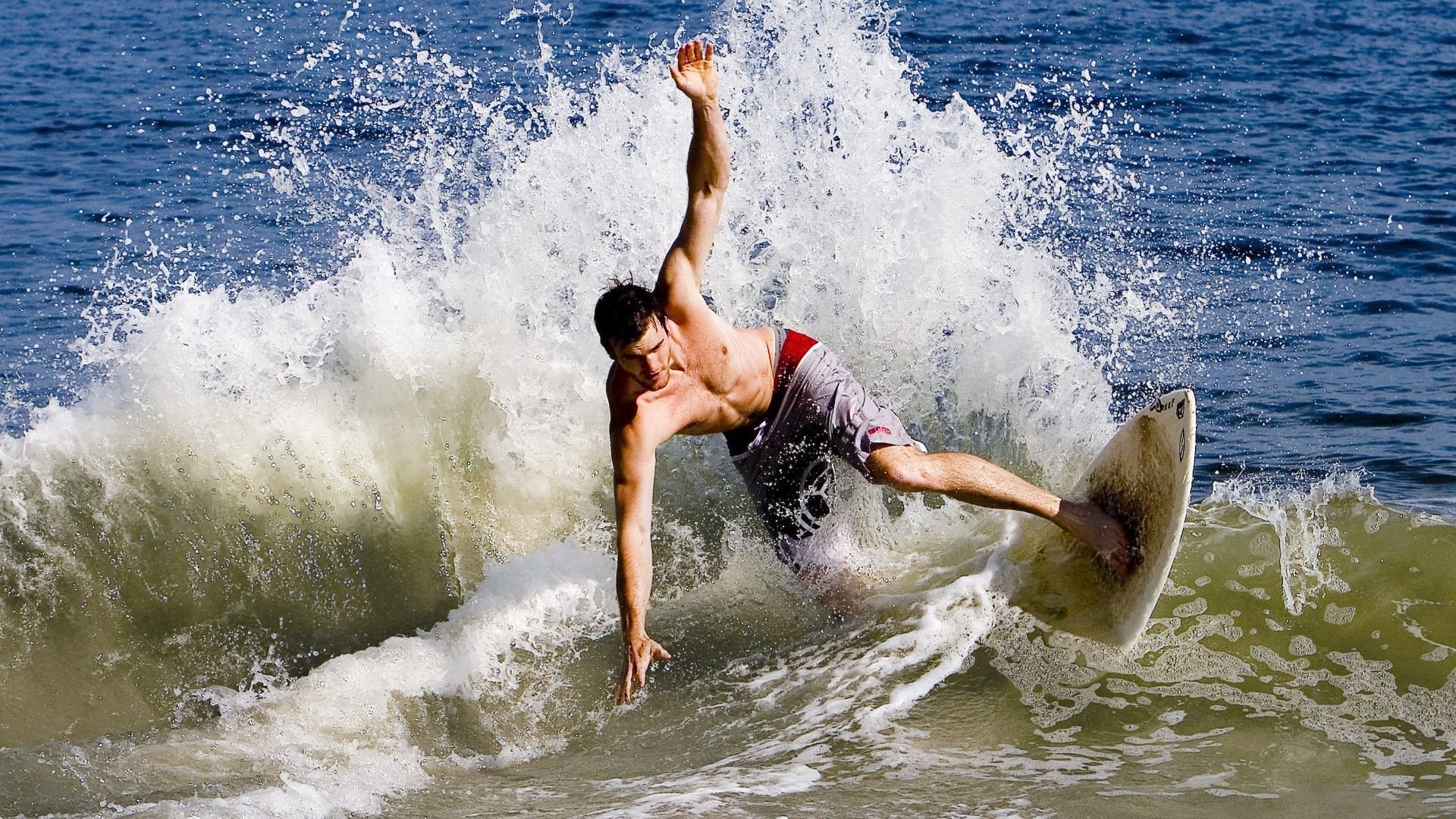 卡马文加独舞摩纳哥,当个人天赋照亮团队足球,玻利维亚成为最佳背景板